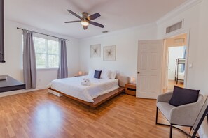 5 bedrooms - Miami Getaway Heated Pool House & Pool Table Villa (Miami)