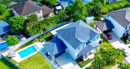 Miami Getaway Heated Pool House & Pool Table Villa
