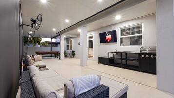 Villa, 5 Bedrooms, Accessible, Smoking | Living area