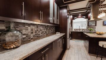 Villa, 5 Bedrooms, Accessible, Smoking | Interior