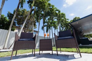 Exterior - Miami Getaway Heated Pool House & Pool Table Villa (Miami)