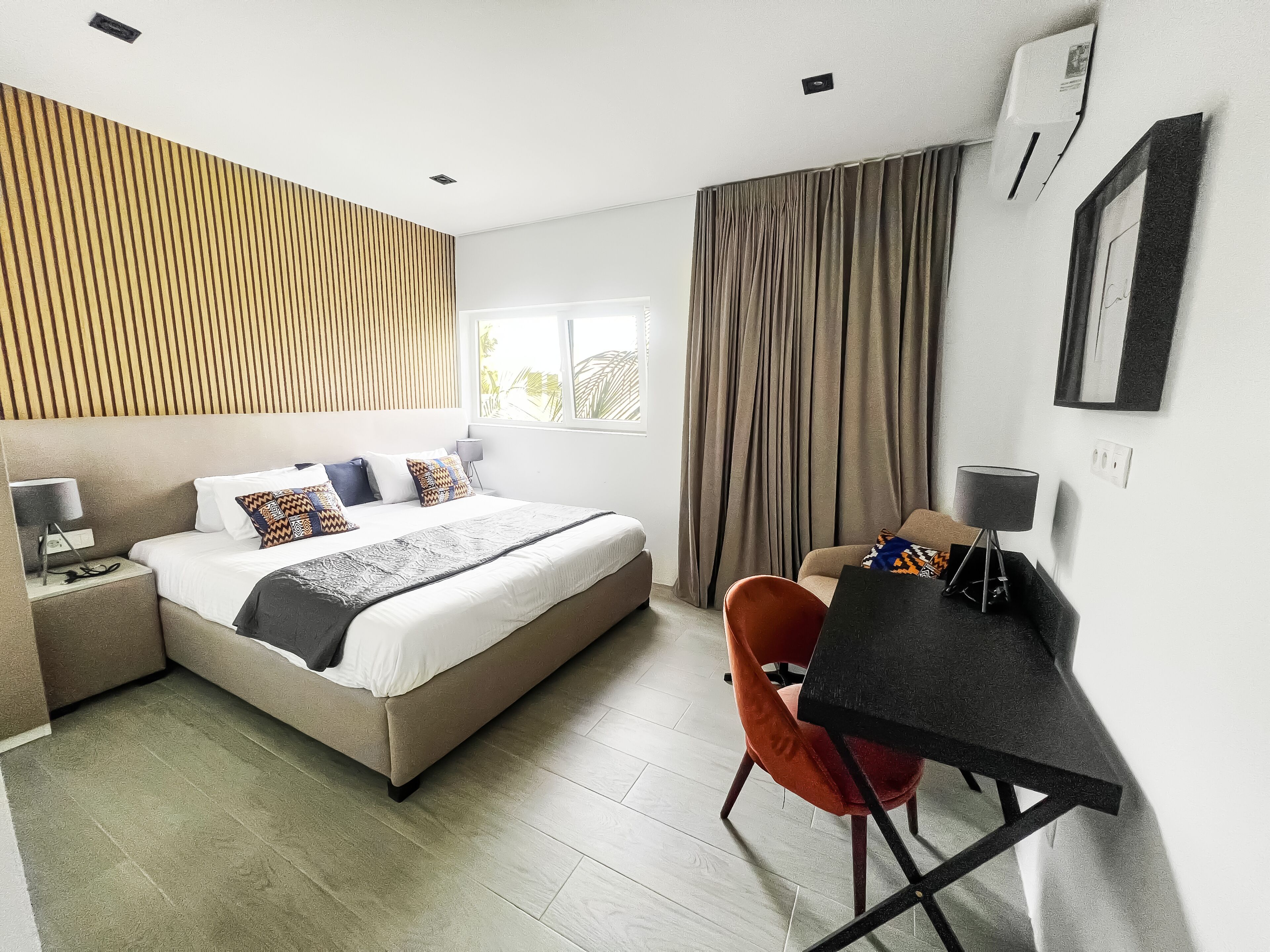 1 slaapkamer, een strijkplank/strijkijzer, wifi, beddengoed