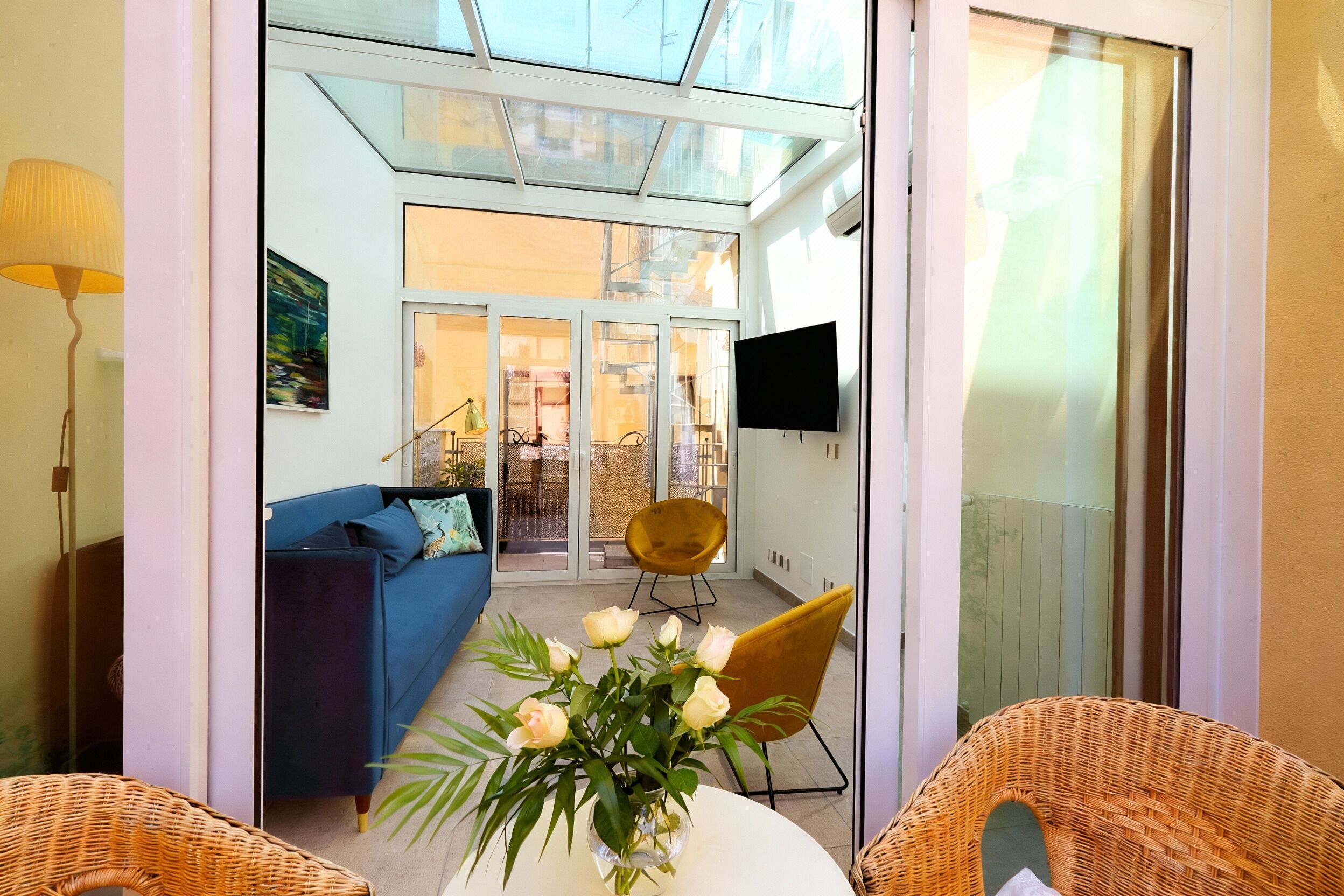 Apartment, 2 Bedrooms, Smoking, Balcony | Living room