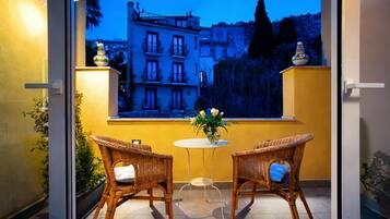 Leilighet, 2 soverom, røyk, balkong | Balkong