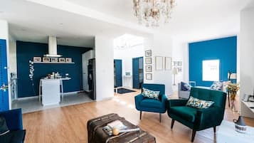 Villa | Privat tekøkken | Køleskab, mikrobølgeovn, ovn, opvaskemaskine