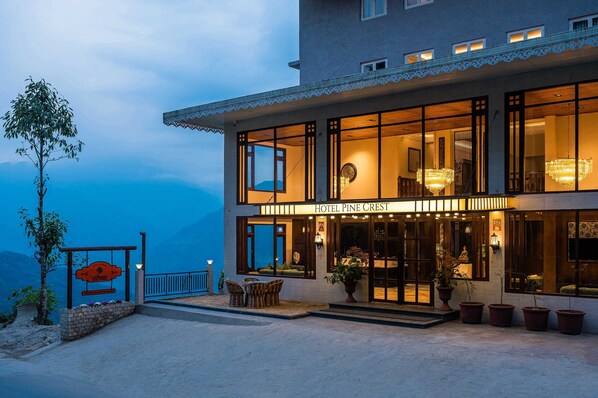 Front of property - Udaan Hotel Pine Crest (Geyzing)