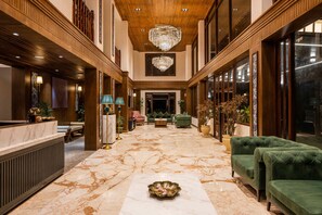 Reception - Udaan Hotel Pine Crest (Geyzing)