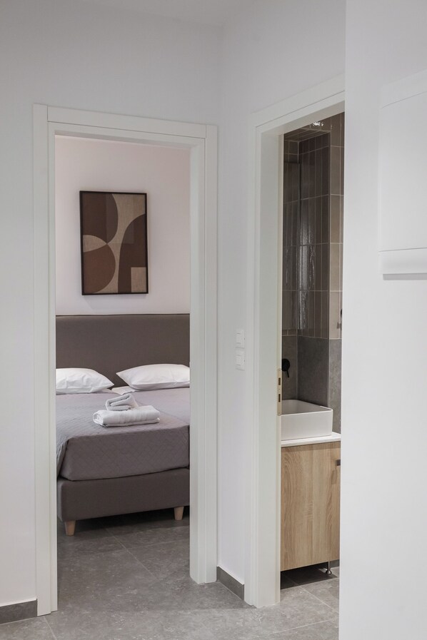 1 bedroom, in-room safe, iron/ironing board, free WiFi