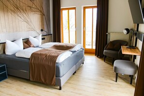 Comfort Room | Desk, free cribs/infant beds, free WiFi, bed sheets - DAS PALMBERGER (Spiegelau)