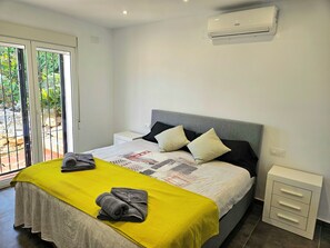 3 室のベッドルーム、旅行用ベビーベッド、WiFi (無料)、ベッドシーツ