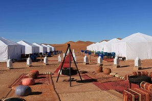 Terrace/patio - Luxury Berber Camp (M'Hamid El Ghizlane)