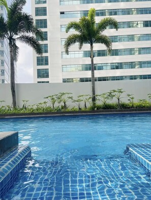 Pool - One bedroom  Penthouse In Eastwood  with free wifi, stunning view and pool  (Quezon City)