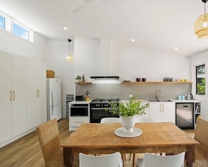 Fridge, microwave, oven, stovetop - Couples Retreat in Cowes sleep 4 (Cowes)