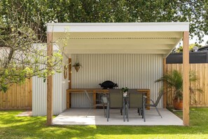 تناول الطعام بالخارج