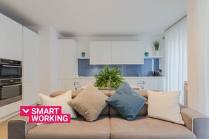 TV - Affittacamere Incanto a Mare Apartment by Wonderful Italy (Polignano a Mare)