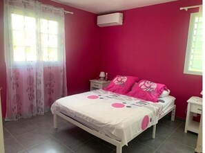 3 slaapkamers, een strijkplank/strijkijzer, gratis wifi, beddengoed