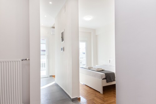 Stylish New Paradise for 2 in Marousi