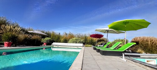 Charming cottage in Lot-et-Garonne, with terrace, optional pool, and spa.