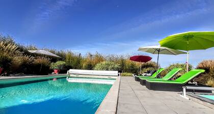 Charming cottage in Lot-et-Garonne, with terrace, optional pool, and spa.