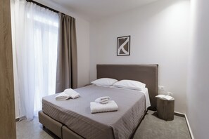 1 chambre, coffres-forts dans les chambres, fer et planche à repasser