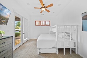 4 bedrooms, iron/ironing board, WiFi (free), bed sheets