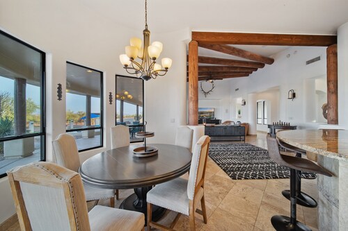 A Backyard Dream! Pool/Spa/Fire-Pits/PickleBall/BasketBall/Ping-Pong/Cornhole