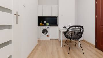 Cookware/dishes/utensils, freezer