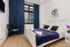 Free WiFi, bed sheets - Piotrkowska Studio Łódź by Renters (Lodz)