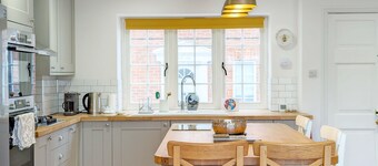 The Hive -  a cottage that sleeps 4 guests  in 2 bedrooms