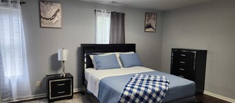 The Loft at Hiram Davis is a cozy Loft 5 minutes from downtown Lawrenceville.