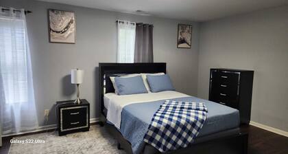 The Loft at Hiram Davis is a cozy Loft 5 minutes from downtown Lawrenceville.