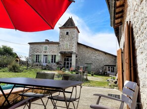Outdoor dining - Nice house in Lot-et-Garonne with a terrace, swimming pool, and optional SPA. (Bourran)