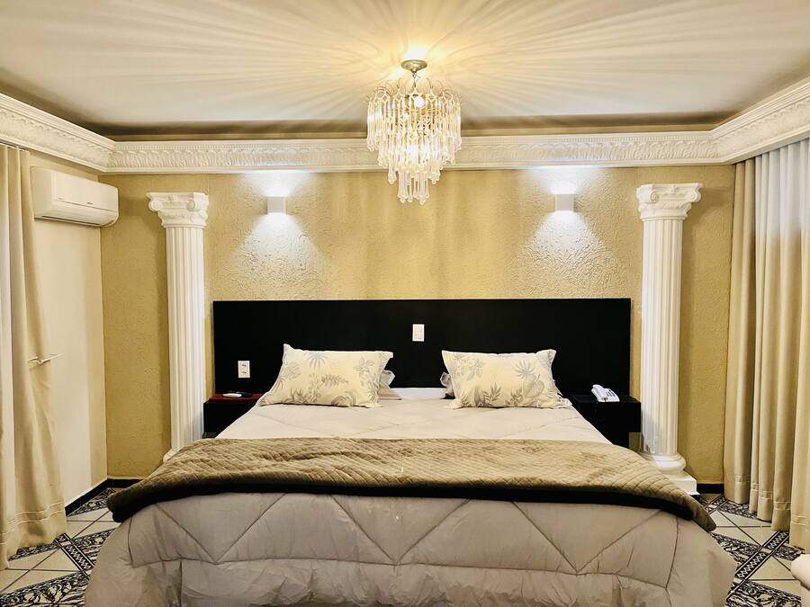 Premium Suite | Desk, laptop workspace, free WiFi