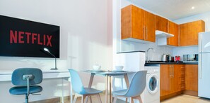 Studio | Khu vực ăn uống tại phòng