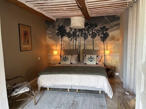 3 soveværelser, skrivebord, strygejern/strygebræt, weekendseng