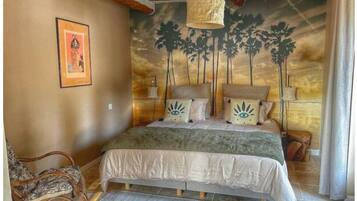 3 slaapkamers, een bureau, een strijkplank/strijkijzer, reisbedje