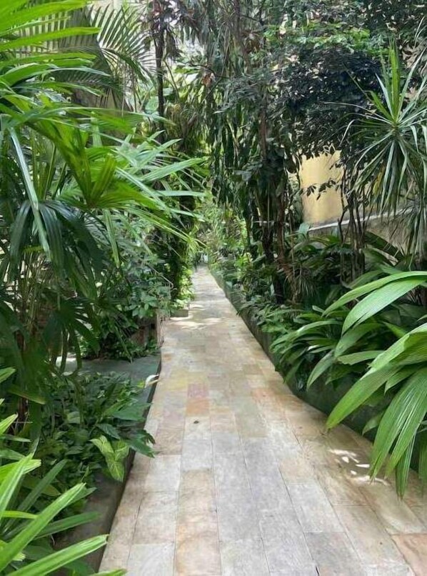 Property grounds - Ipanema & Copa: 5 Mins Walk to the Beach (Copacabana Rio de Janeiro)