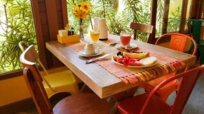 Free daily buffet breakfast