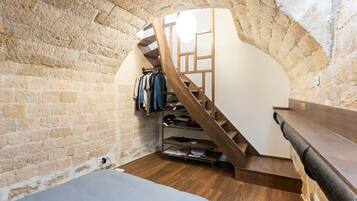 3 slaapkamers, een strijkplank/strijkijzer, reisbedje, wifi