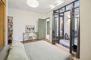 3 makuuhuonetta, silitysrauta/-lauta, vauvan matkasänky, Wi-Fi
