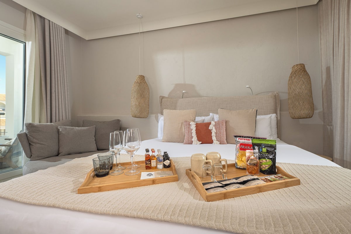 1 bedroom, minibar, in-room safe, desk