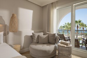 Minibar, két bảo mật tại phòng, bàn 