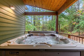 Bañera de hidromasaje al aire libre