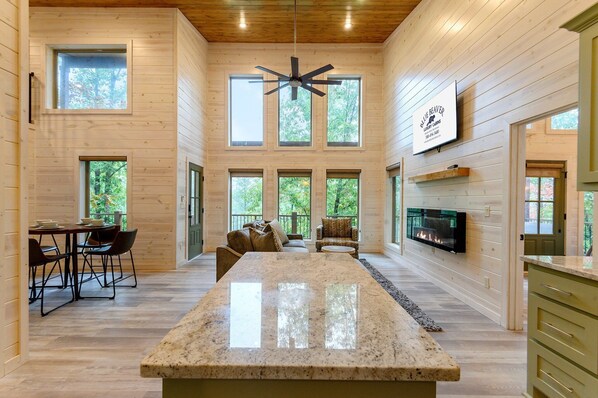 Interior - A Step Above by Blue Beaver Luxury Cabins (Broken Bow)