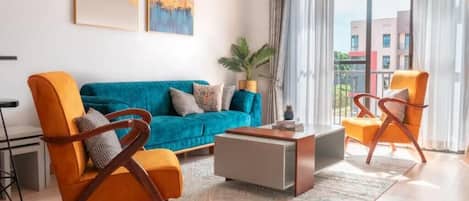 Smart TV, libros y estéreo