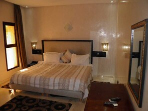 30 habitaciones, cuna de viaje, wifi gratis y ropa de cama 