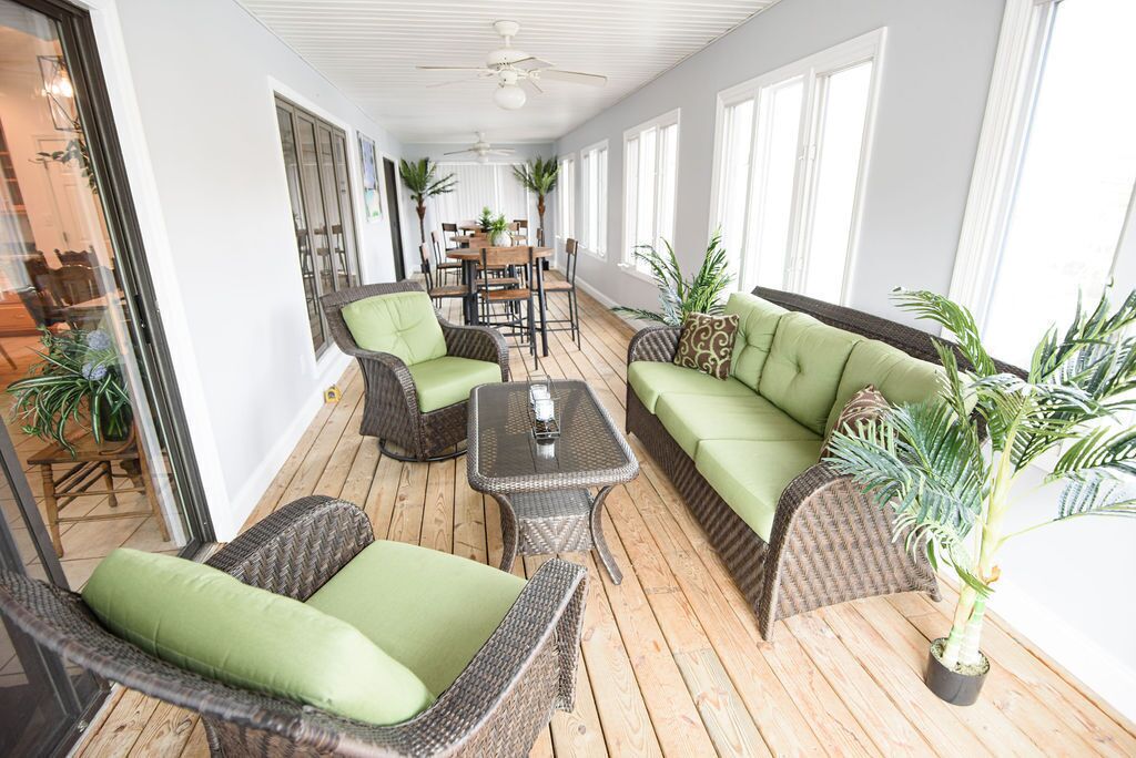 Smart-tv, pejs, bordtennisbord