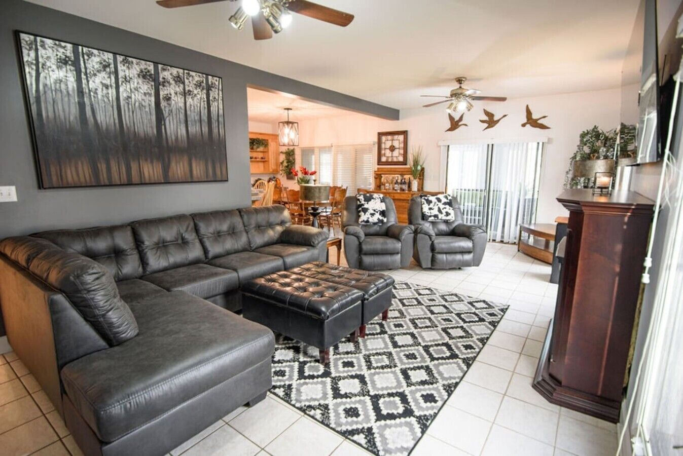 Smart TV, fireplace, table tennis, stereo