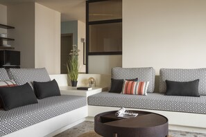 Signature Villa Sea View Private Pool | Living room | 40-inch Smart TV with satellite channels, video-game console, Netflix - Almarossa Villas (Santorini)