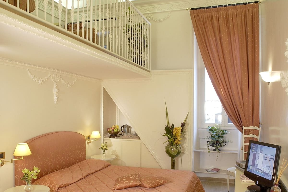 Premium Double Room, 1 King Bed | 1 bedroom, Frette Italian sheets, premium bedding, desk